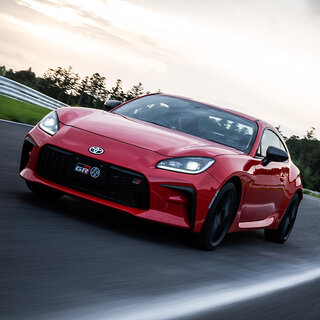 異なるテイストのスポーツカーに進化──新型トヨタ86 & スバルBRZ（プロトタイプ）に試乗｜TOYOTA