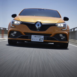 円熟の域にある究極のハンドリングマシン──ルノー メガーヌR.S. に試乗｜Renault