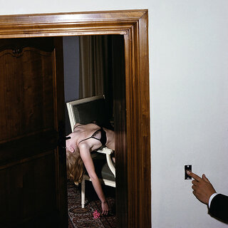 シャネル・ネクサス・ホールが、ギイ ブルダンの写真展を開催｜ART