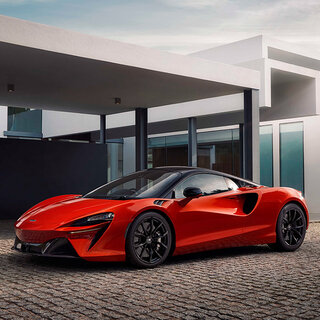 マクラーレン アルトゥーラや765LTスパイダーなど最新3モデルがサロン・プリヴェデビュー｜McLaren