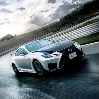 RC Fの高性能モデル「パフォーマンスパッケージ」がよりスポーティにアップグレード｜LEXUS