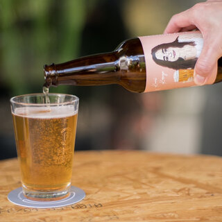 刺繍作家・小菅くみの個展開催を記念し、オリジナルラベルのクラフトビールを発売 ｜FIVE TREES