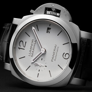 アイコニックなルックスはそのまま、腕載せがいい40ミリ径にダウンサイズ｜PANERAI