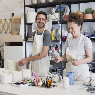 二人の才能が融合したミニマルなデザイン。ハンドメイドの陶器スタジオ「Studio Davka」