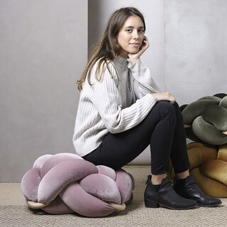 心地よく、見た目も楽しく。Knot Studioから、ちょっと不思議な形のインテリア家具が登場