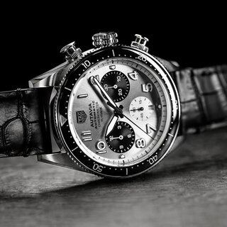  視認性最重要視の「オータヴィア」に、フライバッククロノとGMTモデルが誕生｜TAG HEUER