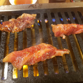 連載エッセイ｜#ijichimanのぼやき「基本を守りながら、挑戦を続ける、『焼肉』」