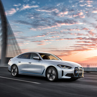 BMW 4シリーズにBEVモデルが誕生｜BMW