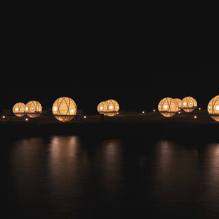 光る球体テントや充実したアクティビティも！福岡に“泊まれる公園”がオープン｜TRAVEL