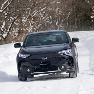 雪道での走破性に感嘆──スバル「ソルテラ」プロトタイプを雪上試乗｜SUBARU