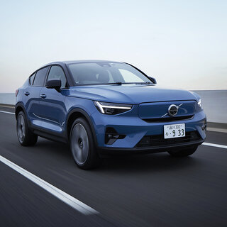 合計出力300kW、0-100km/h加速4.7秒、その走りや如何に？──ボルボのBEV「C40」に試乗｜VOLVO