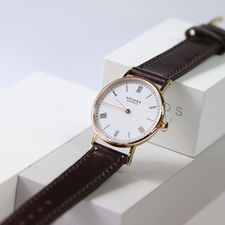 ゴールドカラーのノモス グラスヒュッテショップ限定モデル。秒針のないシンプルな新作｜NOMOS GLASHÜTTE