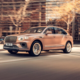 ベンテイガの最上級ロングホイールモデルが登場──キーワードは“ウェルネス”｜Bentley