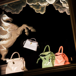 エルメスが描く遊び心と軽快さを体感できるエルメスシアター「軽やかさの工房」。東京ミッドタウンで世界初開催｜HERMÈS