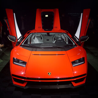 48Vハイブリッドの新型「カウンタック」が日本上陸｜Lamborghini