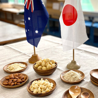 触れて食して、理解を深める。オースラリアのナッツ産業を身近に感じる食育授業｜EAT