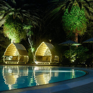 「大人の楽園」が幕張に出現。”オトナ女子”のためのナイトプールで南国気分｜HOTEL NEW OTANI MAKUHARI