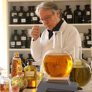 フレグランス界のオートクチュールブランド「アンリ・ジャック」が日本に本格上陸｜HENRY JACQUES