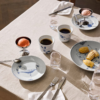 エレガントで遊び心が溢れる食卓に。白磁に描かれた自然の風景｜Royal Copenhagen