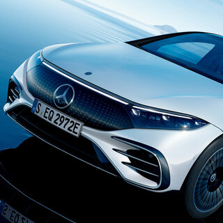 メルセデスの電動ラグジュアリーサルーン「EQS」が発売──五感を通して感じられる次世代のラグジュアリーとは？｜Mercedes Benz