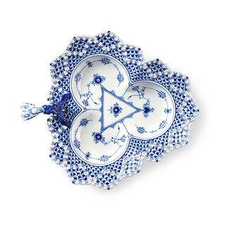 精緻な手描きが光る逸品。壮観なコレクションとともに2023年の食卓を｜Royal Copenhagen 