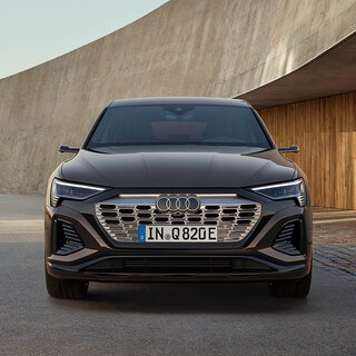 アウディ、電動SUVのフラッグシップモデル「Q8 e-tron」「 Q8スポーツバックe-tron」を発表｜Audi