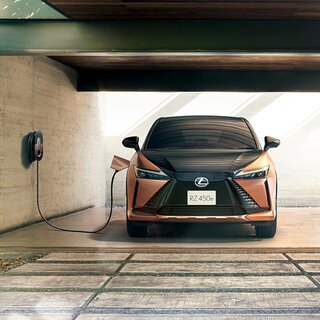 BEVを軸とするブランドへの変革の起点──レクサス、初のBEV専用モデル新型「RZ450e」を発売｜LEXUS