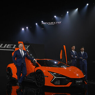 最高出力1,000psオーバー──ランボルギーニ初のHPEVフラッグシップ、レヴエルトがジャパンプレミア｜Lamborghini
