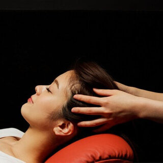 プラネタリウム空間で行う熟眠ヘッドスパ「QUIRON」の、この夏限定スペシャルケア｜BEAUTY