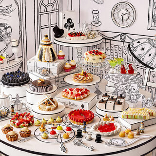 絵本の世界を体現したスイーツビュッフェ「絵本の国のアリス」がヒルトン東京で開催中｜EAT