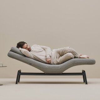 ベンチ、寝椅子、ラウンジチェアと形状が変化。多機能ソファベンチ「BARS」｜&MEDICAL