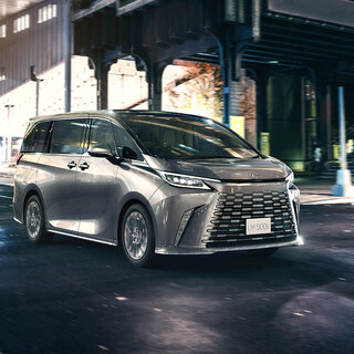 ショーファードリブンに特化したラグジュアリーMPV「レクサス LM」が発売｜LEXUS