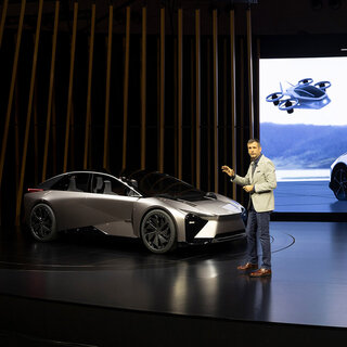 “クルマ屋レクサス”のビジョンを示した2台のBEVコンセプトモデルを世界初披露｜LEXUS