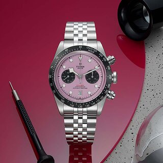 大胆なピンクダイアルが目を惹く新作「ブラックベイ クロノ ピンク」発表｜TUDOR