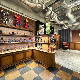 “メディコム・トイならでは”の発見に満ちた トイとアートのワンストップショップが誕生 | MEDICOM TOY