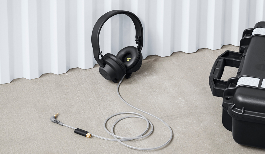 LOUIS VUITTONの音楽ディレクター、BENJI Bが放つ希少なヘッドホン|DEVIATION ×AIAIAI