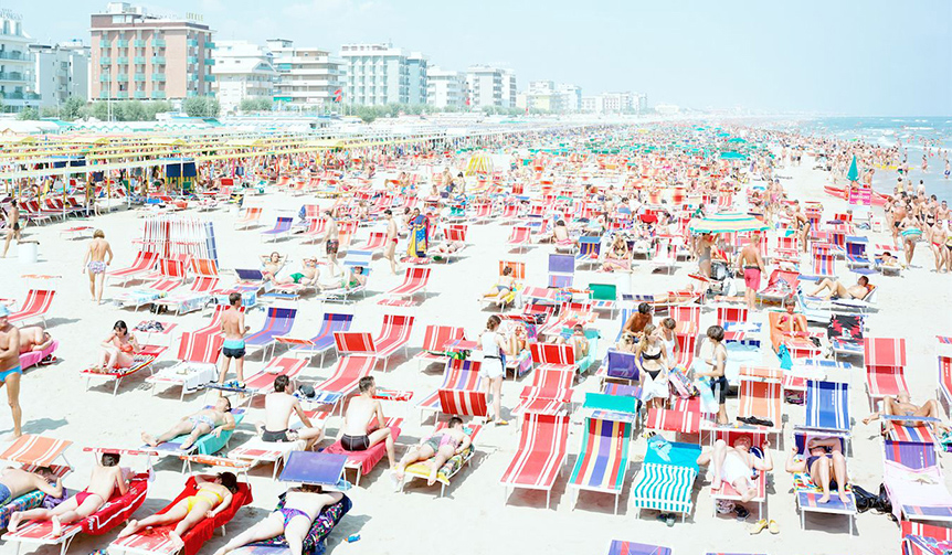 世界的写真家、マッシモ・ヴィターリが個展“Coastal Colonies”を開催｜ART