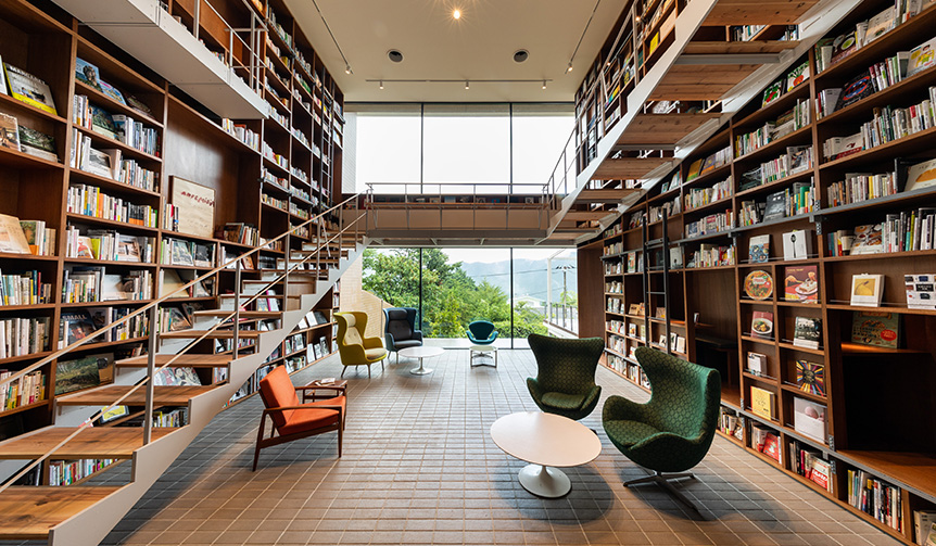 本好き必見！本に囲まれて暮らすように滞在するブックホテル「箱根本箱」｜TRAVEL