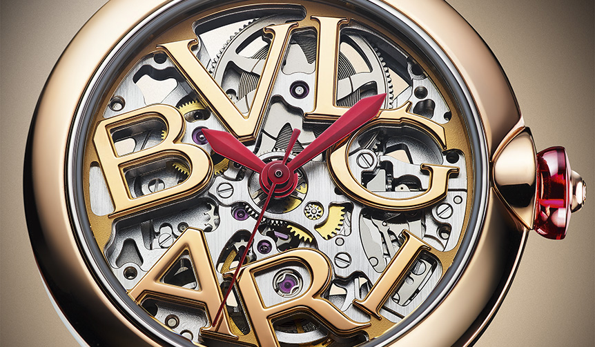 女性向けには珍しいオープンワークデザインを大胆に施した「ルチェア スケルトン」|BVLGARI