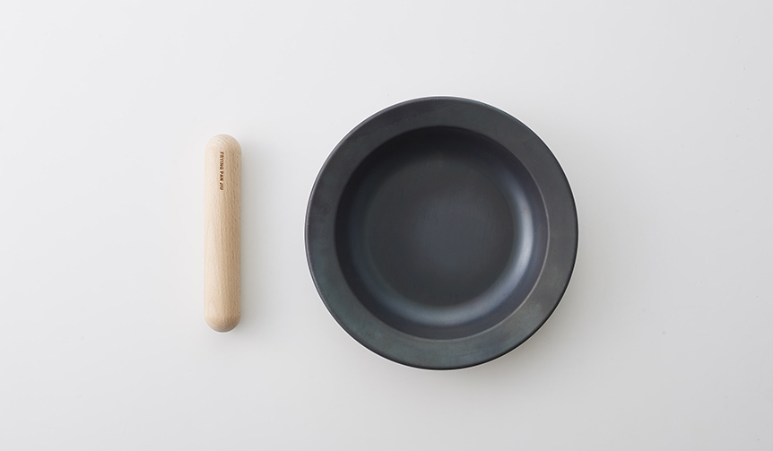 「つくる」と「たべる」を1つに。町工場が製造する鉄フライパン「ジュウ」｜TENT × 藤田金属