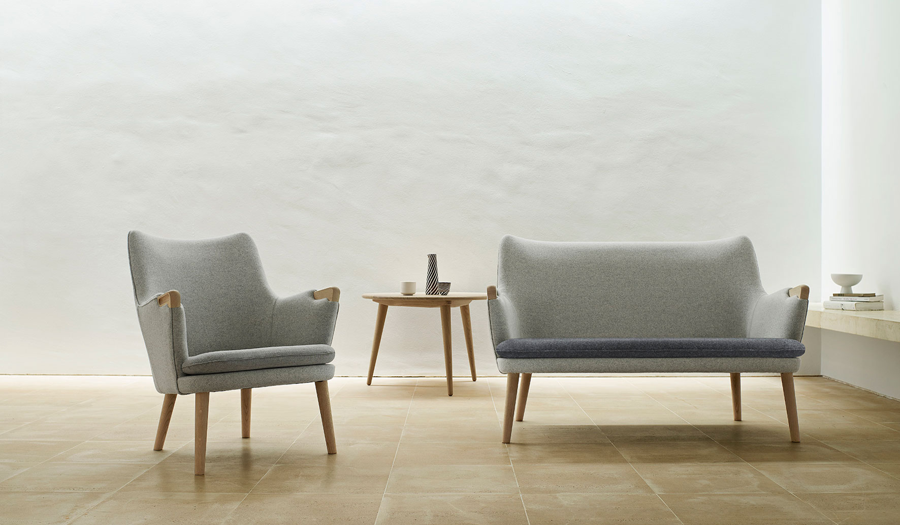 ウェグナーによる造形美と職人技巧の結晶。幻の二脚が復刻|CARL HANSEN & SØN