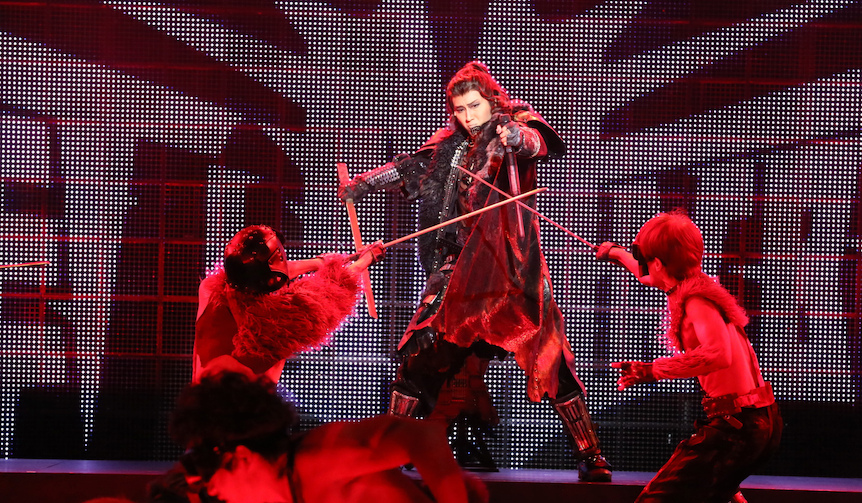 日本初の360°回転劇場が魅せるシェイクスピア『メタルマクベス』disc3