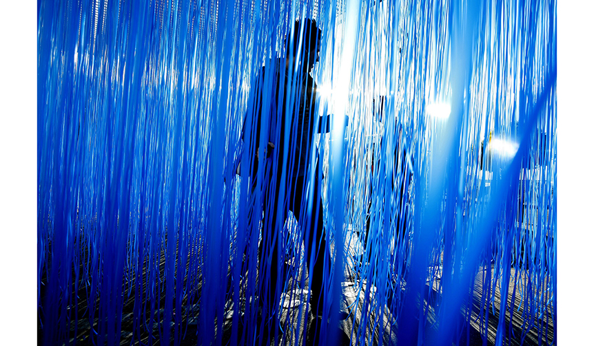 エスパス ルイ・ヴィトン東京でヘスス・ラファエル・ソト「Pénétrable BBL Bleu」展|ART