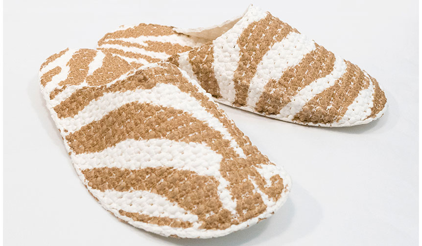 不思議な触感を持つイタリア製スリッパに、限定カラー「ゼブラ」｜LE DD DREAM