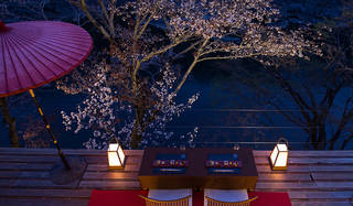 星のや京都、特別席で奥嵐山の夜桜を愛でる「夜桜ディナー」を開催｜HOSHINOYA Kyoto