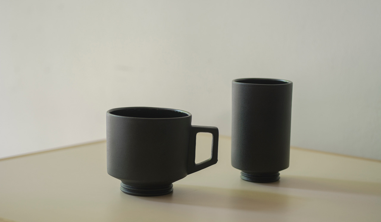 ミシガン州在住の陶芸作家に制作を依頼。マグカップとタンブラーが完成｜Playmountain
