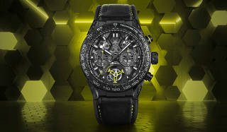 世界初カーボンヒゲゼンマイを内蔵、トゥールビヨンを搭載したカレラ最新作｜TAG HEUER