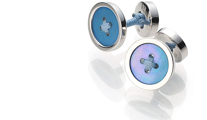 「M.Y. LABEL」のカフリンクスはボタンで留める