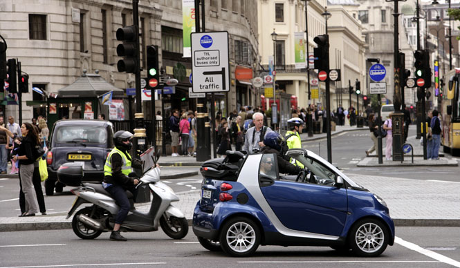 Smart　fortwo｜スマート・フォーツー｜第１８回　（後編）｜「Smart  makes  you  smart」