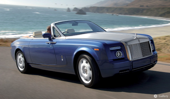 ROLLS-ROYCE PHANTOM DROPHEAD COUPE|重厚さと、軽快な雰囲気